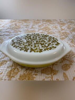 Pyrex Verde Divider Casserole Dish